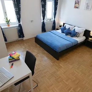 yeshello-apartment-near-central-station.vienna-besthotels.com/